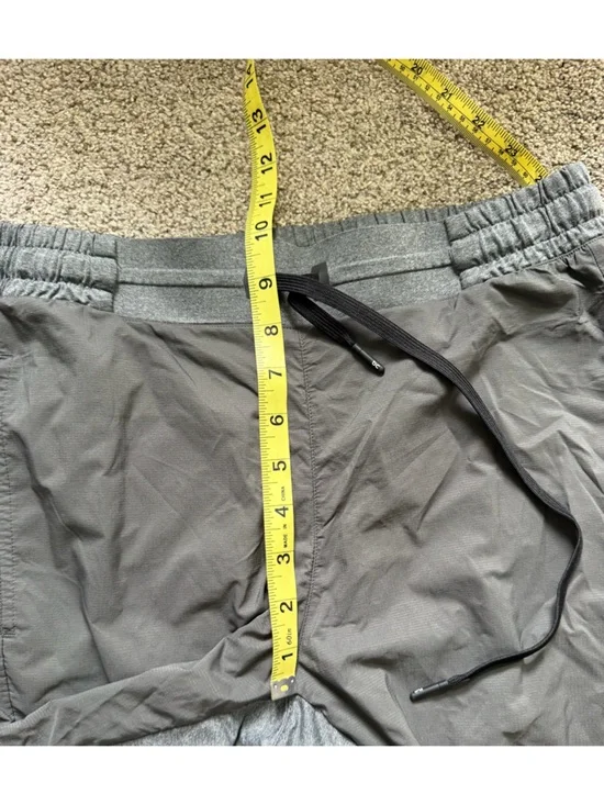 On Running Men’s Running Pants in Eclipse/Lead Size Medium Vented Track Pant - Picture 15 of 16